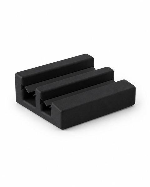 Soporte de portátil sobre fondo blanco