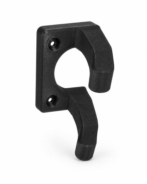Colgador de patinete sobre fondo blanco